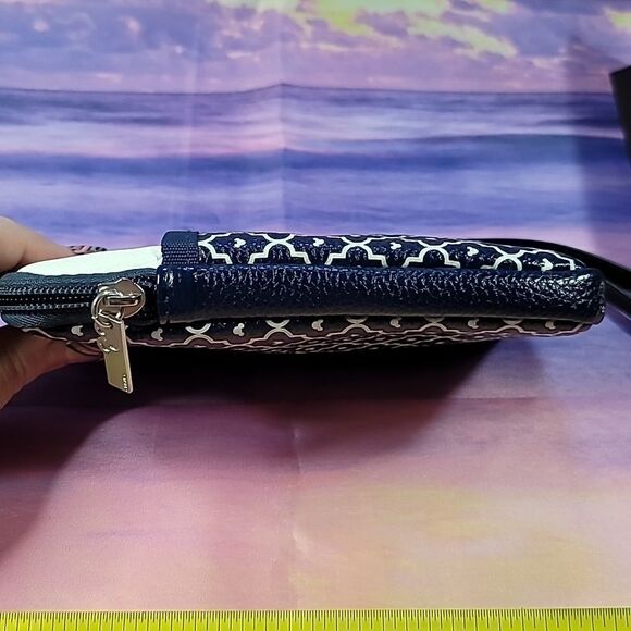 Disney Mickey Mouse Print D-Tech Electronics Zip Case with Wrist Strap - Picture 11 of 12